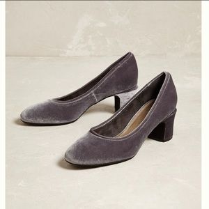 Liendo by Seychelles Velvet Pumps Anthropologie